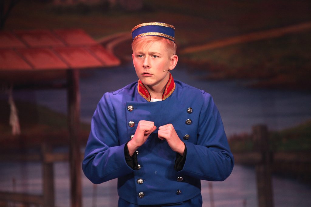 Lewis Pryor as Buttons